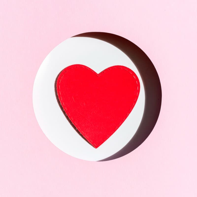 Desidealizando el Día de San Valentín: celebrando el amor propio