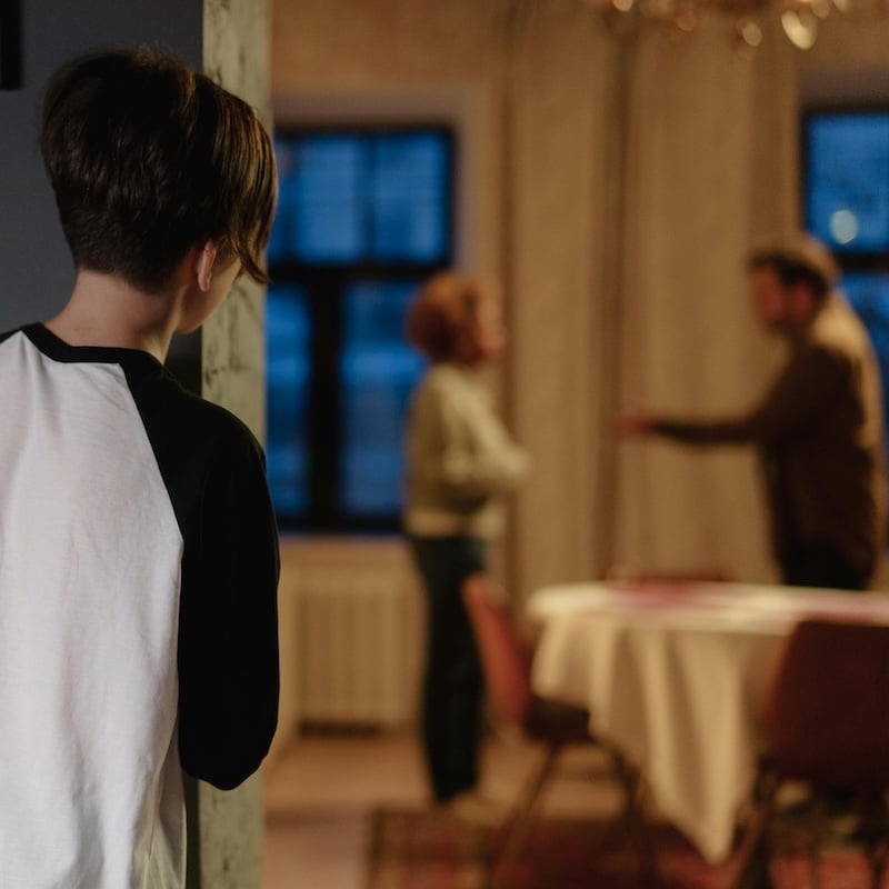 Cómo acompañar a tus hijos en un divorcio sin romper su mundo